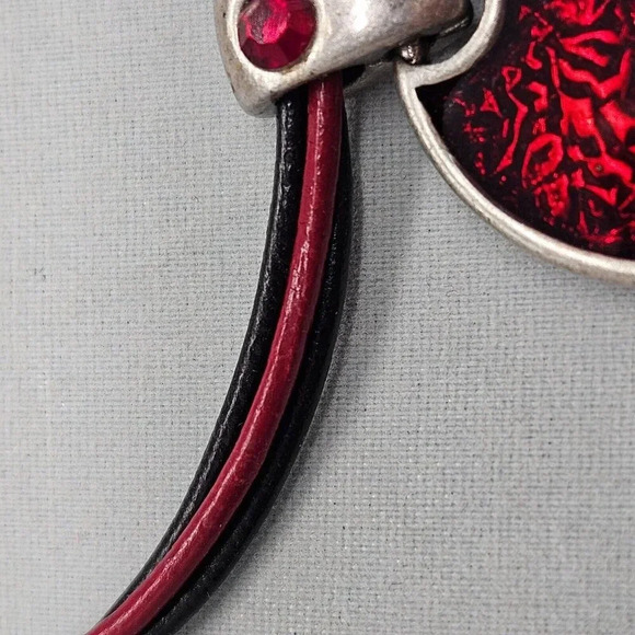 Chicos Short Cord Choker Necklace Round Enamel Pendant Red & Cheetah Print - Picture 10 of 12